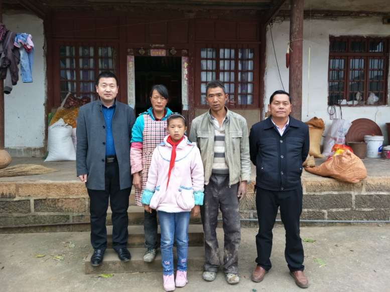 爱行千里,温世宽走访慰问云南贫困学生 爱行千里,温世宽走访慰问云南贫困学生